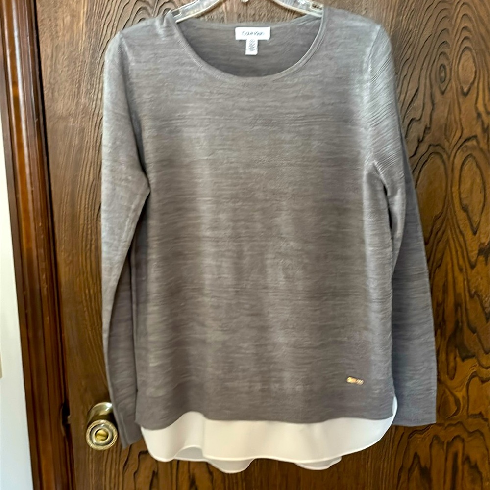 Grey women’s sweater sz SP
